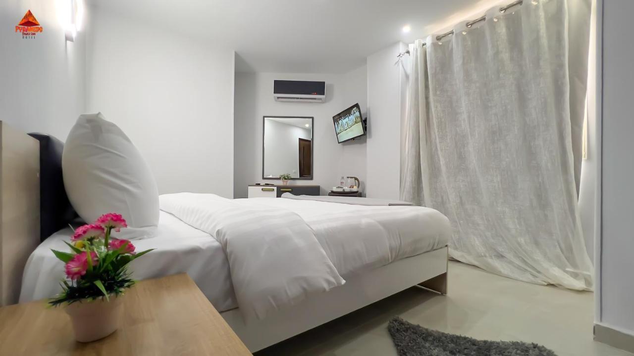 Pyramids Tower View Inn Nazlet el Simman Bagian luar foto