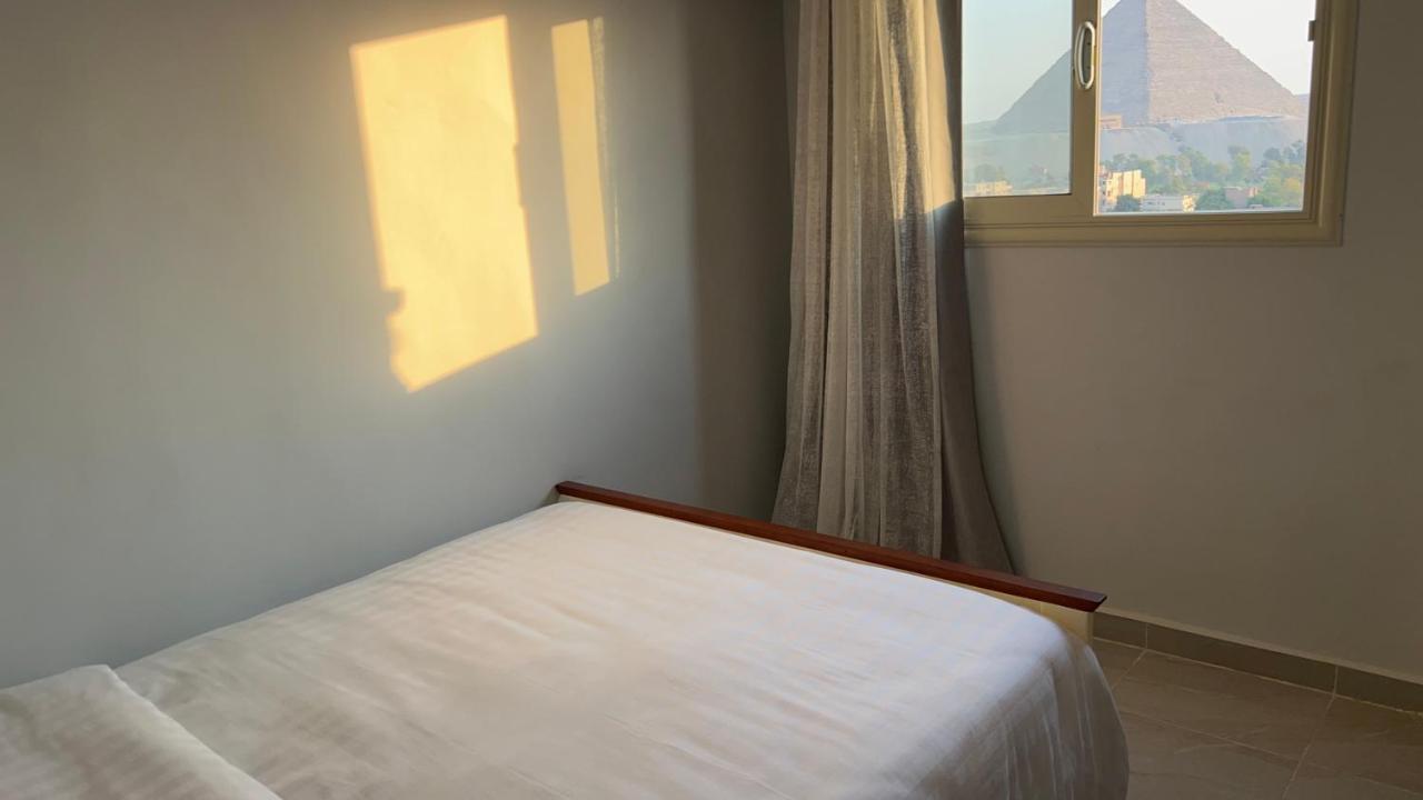 Pyramids Tower View Inn Nazlet el Simman Bagian luar foto