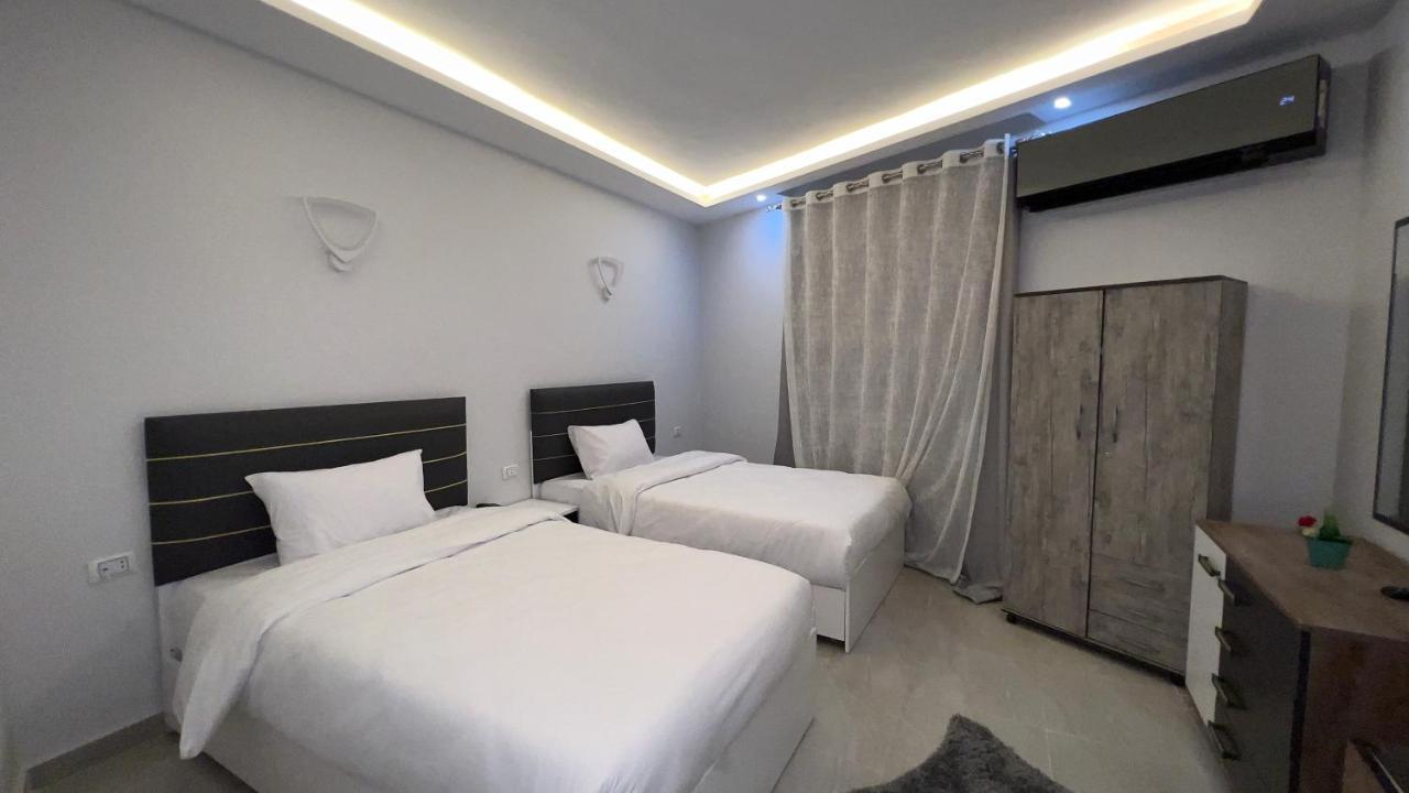 Pyramids Tower View Inn Nazlet el Simman Bagian luar foto